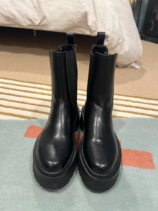 H&M Black Chunky Chelsea Ankle Boots - Picture 3 of 3
